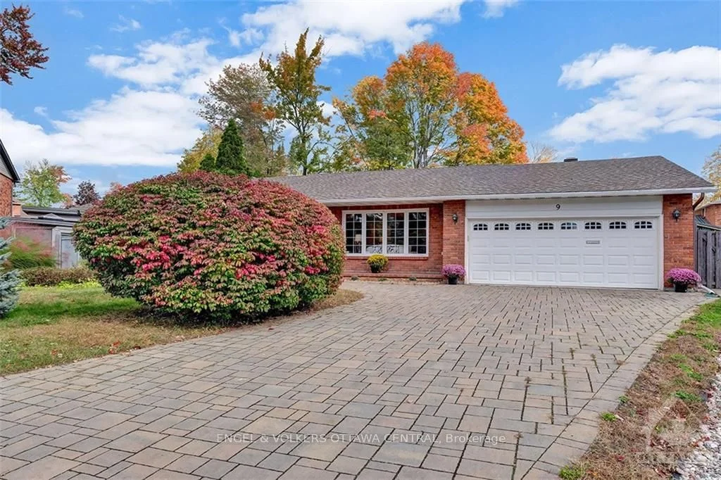 9 CHARNWOOD Court, Country Place - Pineglen - Crestview and Area, ON K2E 7C9