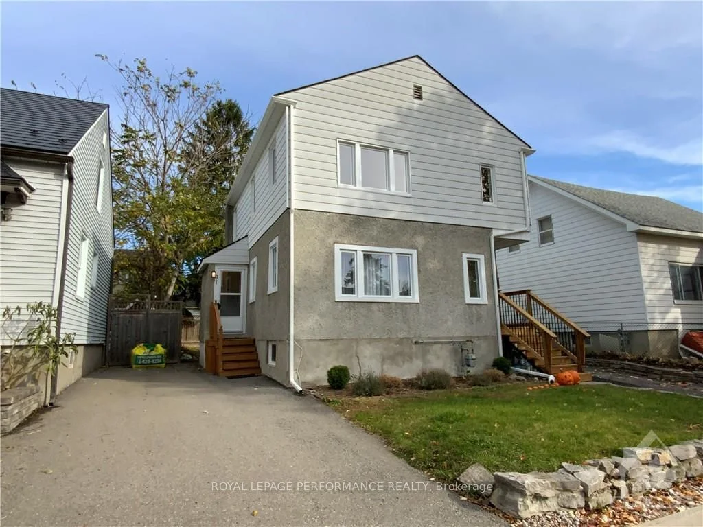 91 DAGMAR Avenue, Vanier and Kingsview Park, ON K1L 5T3