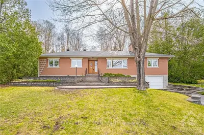 9 ORIOLE Drive, Beacon Hill North - South and Area, ON K1J 7E8