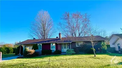 126 WITHROW Avenue, Meadowlands - Crestview and Area, ON K2G 3N7