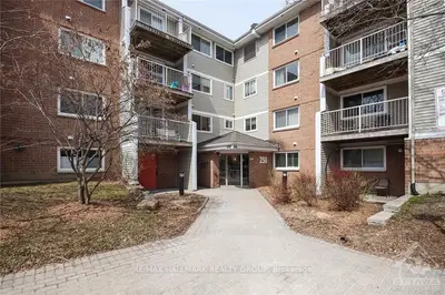 250 BRITTANY Drive 206, Manor Park - Cardinal Glen and Area, ON K1K 4M1