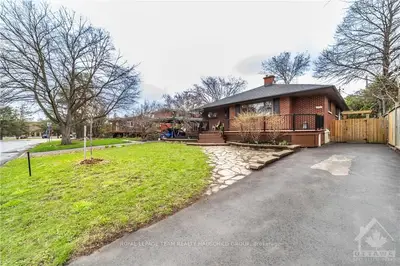 1531 BOTSFORD Street, Alta Vista and Area, ON K1G 0P8