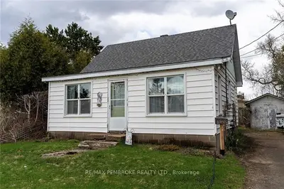 577 HAMILTON Street, Laurentian Valley, ON K8A 6P2