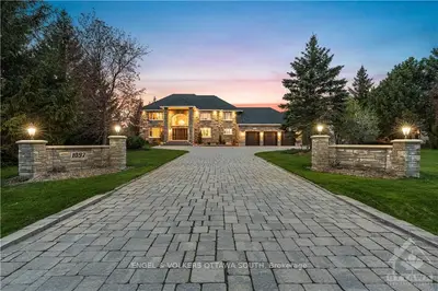 1097 TOMKINS FARM Crescent, Greely - Metcalfe - Osgoode - Vernon and Area, ON K4P 1M5