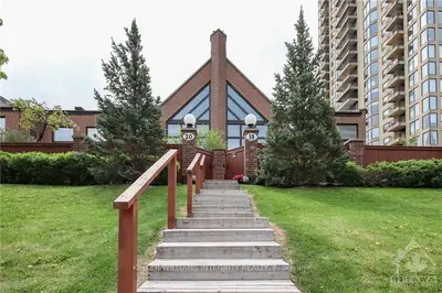 100 HILLSIDE Drive 20, Manor Park - Cardinal Glen and Area, ON K1K 4J4