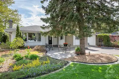 986 CROMWELL Drive, Billings Bridge - Riverside Park and Area, ON K1V 6K6