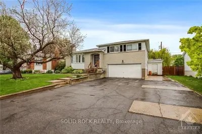 384 PHOENIX Crescent, Orleans - Cumberland and Area, ON K1E 1V7