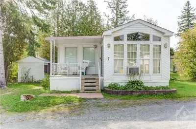 7 GABY, Stittsville - Munster - Richmond, ON K0A 1B0