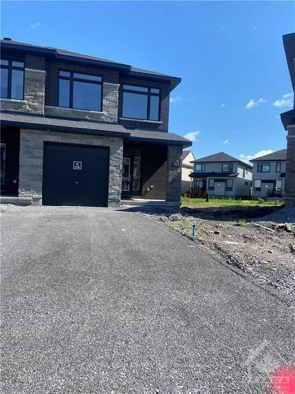 945 OMAGAKI Way, Blossom Park - Airport and Area, ON K1X 0J3