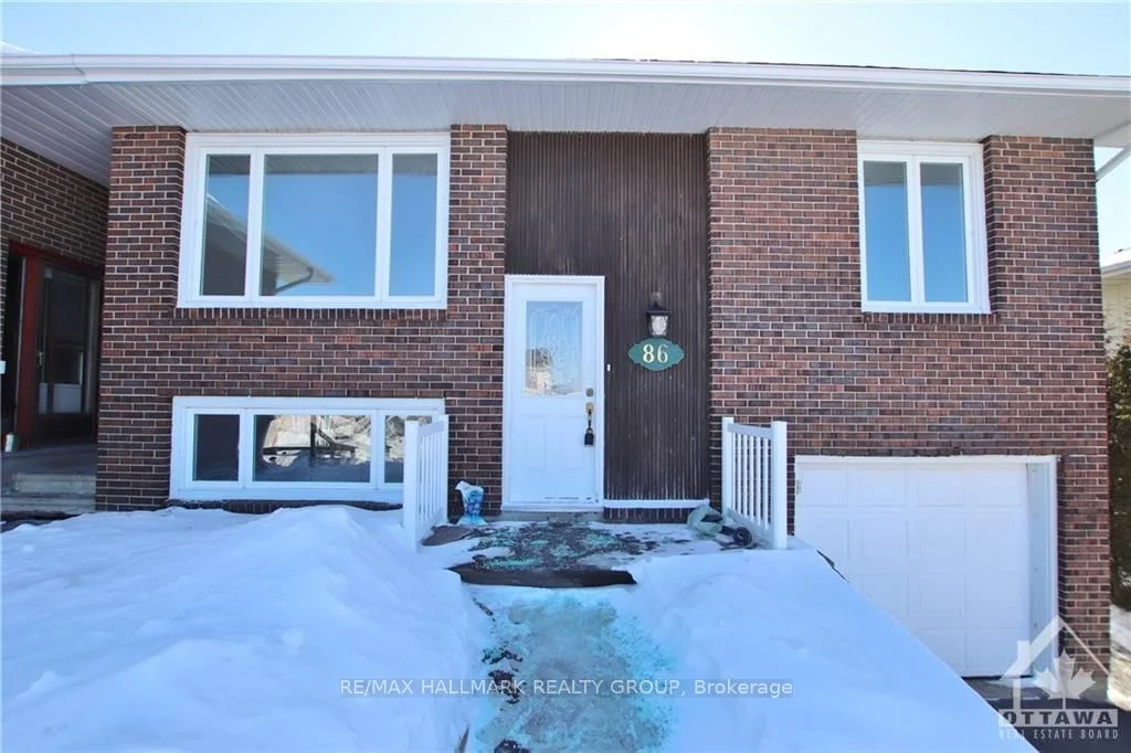 86 Elvaston Avenue B, South of Baseline to Knoxdale, ON K2G 3X9