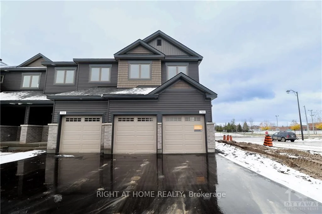 700 PETANQUE Crescent, Orleans - Cumberland and Area, ON K4A 5L6