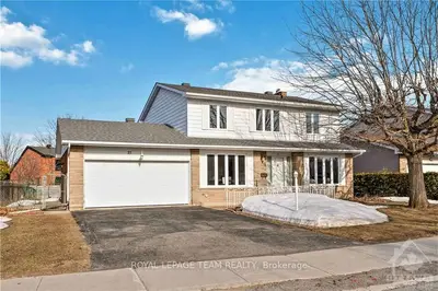 27 CONOVER Street, South of Baseline to Knoxdale, ON K2G 4C3