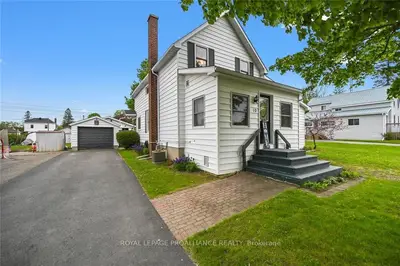 10 CALDWELL Drive, South Dundas, ON K0E 1K0
