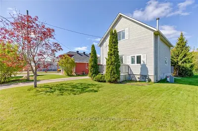 1 VIOLET Street, Petawawa, ON K8H 2C2