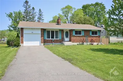 34 FOWLER Street, Stittsville - Munster - Richmond, ON K0A 2Z0