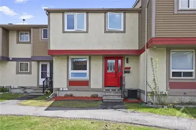 4304 MEADOWVALE Lane, Cyrville - Carson Grove - Pineview, ON K1B 5A2