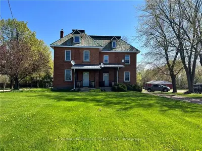 1173/1175 PEMBROKE Street E, Laurentian Valley, ON K8A 7R4