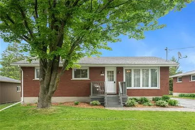 127 SHERBROOKE Street E, Perth, ON K7H 1B1