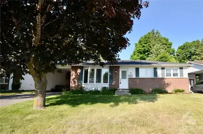 61 COUNTRY Lane E, Kanata, ON K2L 1H9