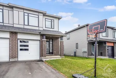 127 ANGELONIA Crescent, Blossom Park - Airport and Area, ON K1T 0Y5