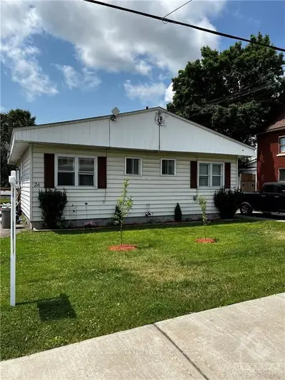 26-28 Condie Street, Smiths Falls, On K7a 2t1