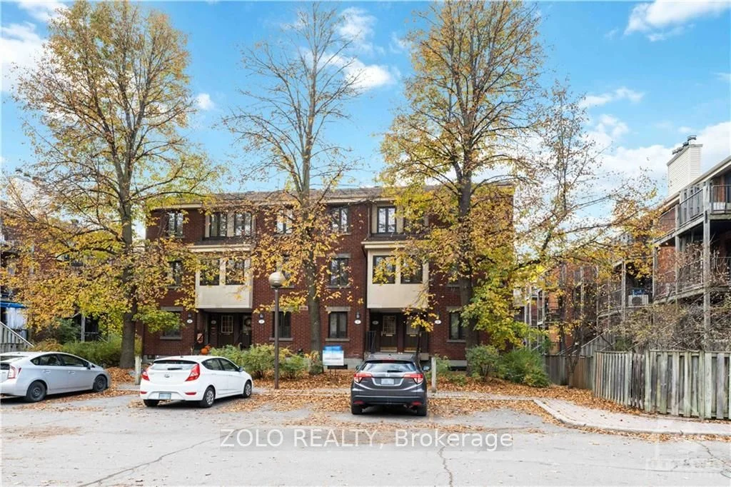 6 BLUE MOON, Manor Park - Cardinal Glen and Area, ON K1K 4K6