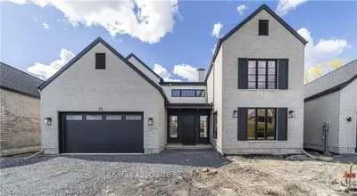 13 TRAILWAY Circle, Stittsville - Munster - Richmond, ON K2S 1B9