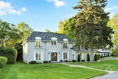 3 ERINLEA Court, Country Place - Pineglen - Crestview and Area, ON K2E 7C8