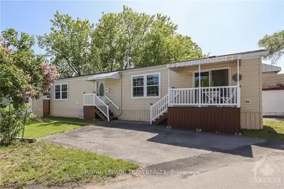 6 DELL Avenue, Bells Corners and South to Fallowfield, ON K2H 7R5