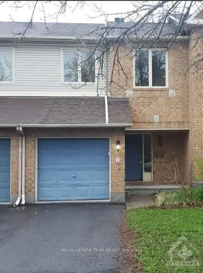 7 Deerchase Court, Kanata, On K2m 2r2