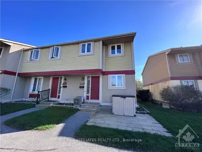 4337 MEADOWVALE Lane, Cyrville - Carson Grove - Pineview, ON K1B 5A1