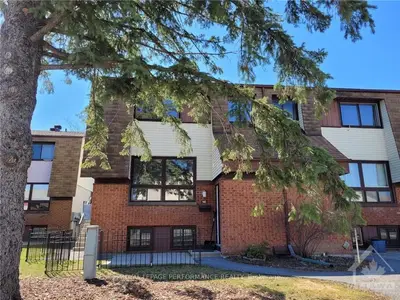 14D WOODVALE, South of Baseline to Knoxdale, ON K2G 4G8