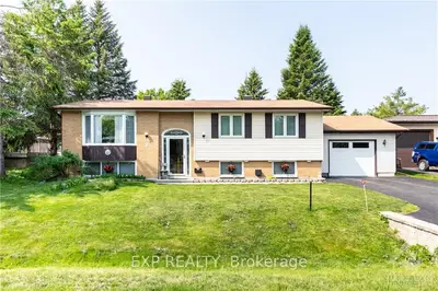 8 WOODWIND Crescent, Stittsville - Munster - Richmond, ON K2S 1V1