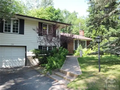 28 GLENDENNING Drive, South of Baseline to Knoxdale, ON K2H 7Y9
