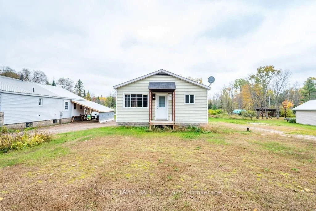 37107 HIGHWAY 17, Laurentian Hills, ON K0J 2H0