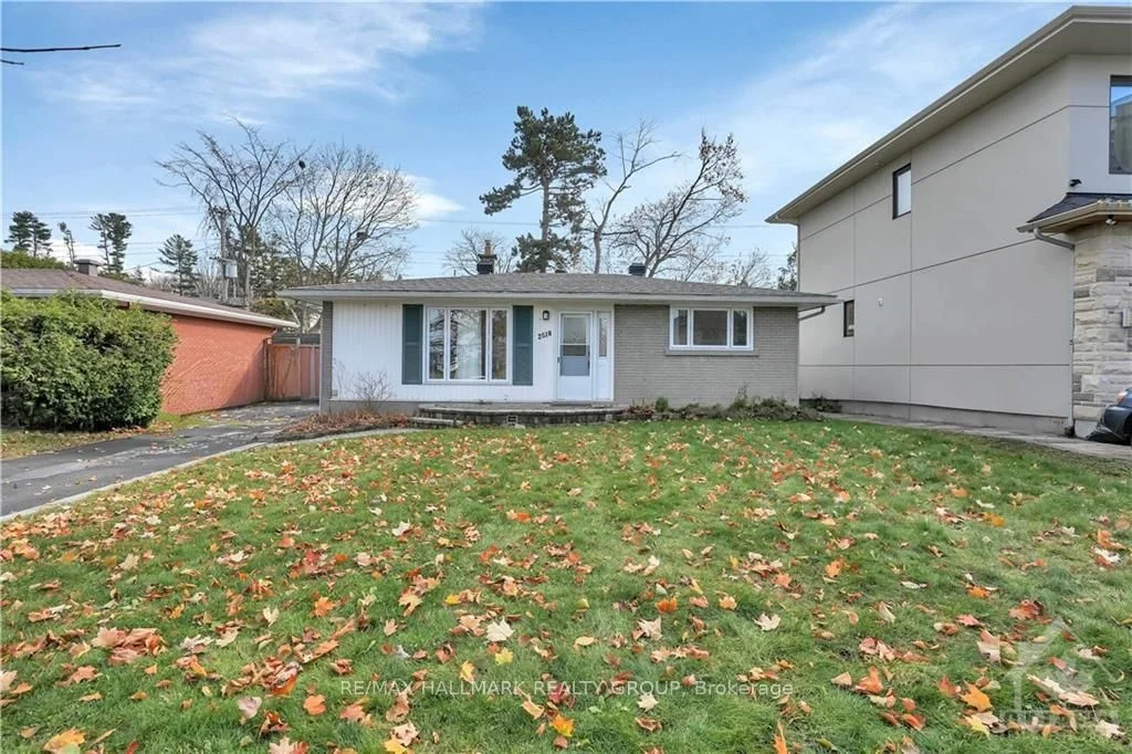 2518 Thorson Avenue, Parkway Park - Queensway Terrace S and Area, ON K2C 1M5