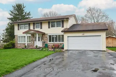 18 Ruskin Crescent, Brockville, ON K6V 1Z8