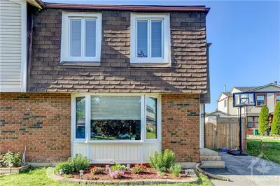 8 GLAMORGAN Drive, Kanata, ON K2L 1P9