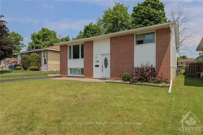 739 COMSTOCK Crescent, Brockville, ON K6V 6C9