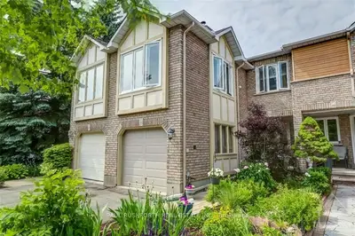83 Winnegreen Court, Hunt Club - South Keys and Area, ON K1G 5S3