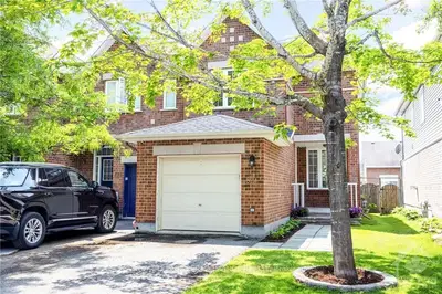 821 SCHOONER Crescent, Blossom Park - Airport and Area, ON K1V 1Y8