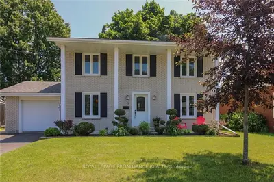 5 SCACE Avenue, Brockville, ON K6V 2A3