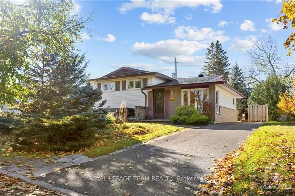 730 HOLT Crescent, Elmvale Acres and Area, ON K1G 2Y7