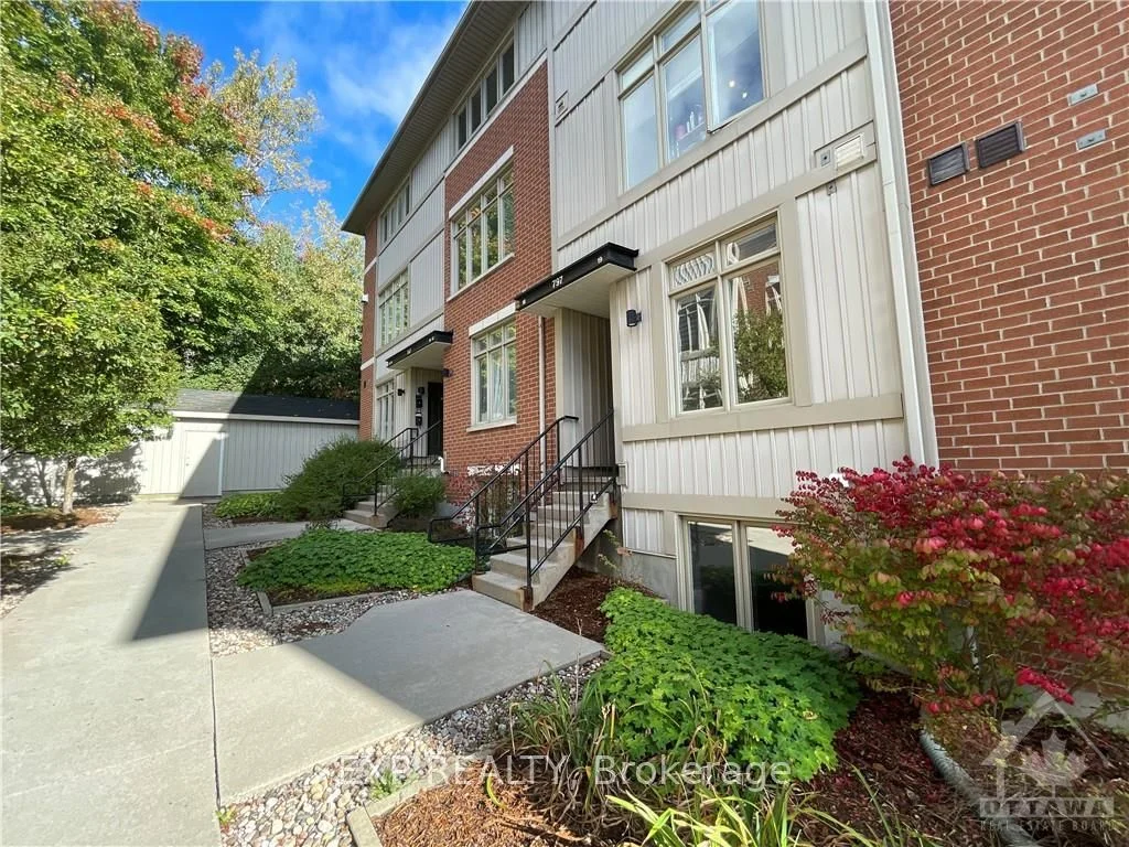 797 MONTREAL Road 18, Manor Park - Cardinal Glen and Area, ON K1K 0S9