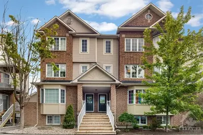 110 CENTREPOINTE Drive C, South of Baseline to Knoxdale, ON K2G 6K3