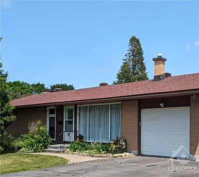 19 LARKSPUR Drive, Bells Corners and South to Fallowfield, ON K2H 6K8