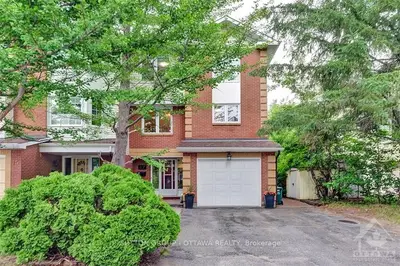 17 ARBORDALE Crescent, South of Baseline to Knoxdale, ON K2G 5C7