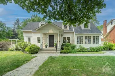 13 ARUNDEL Avenue, Manor Park - Cardinal Glen and Area, ON K1K 0B1