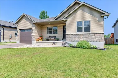 40 Dustin Drive, Petawawa, On K8h 0g2