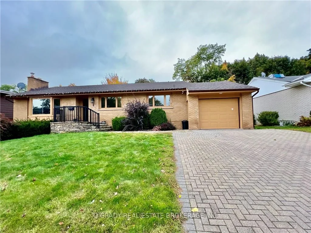 6 Woodlawn Place, Brockville, On K6v 2z2